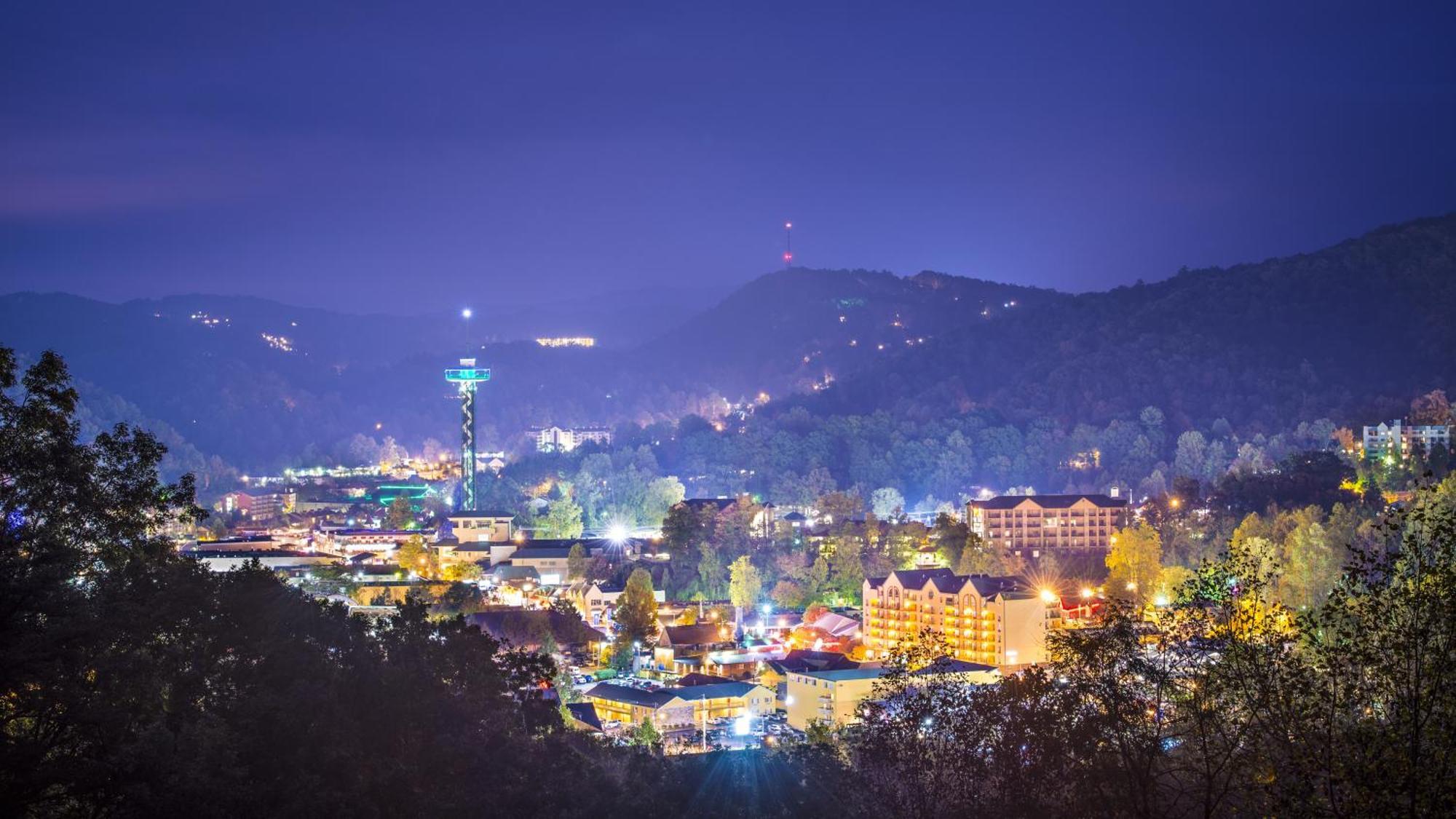 A Higher Calling, 1089 Of Free Area Attraction Tickets For Each Paid Day, Dollywood And More! Pigeon Forge Exterior photo